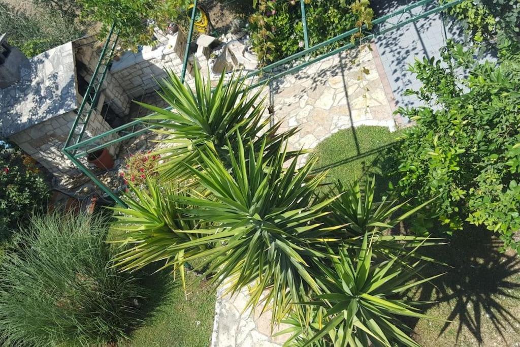 Three bedroom apartment between Trogir&Split Kaštela Buitenkant foto