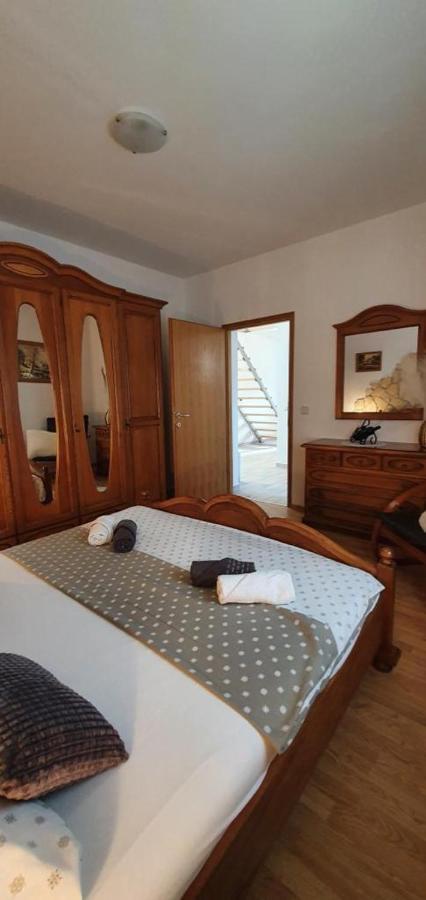 Three bedroom apartment between Trogir&Split Kaštela Buitenkant foto