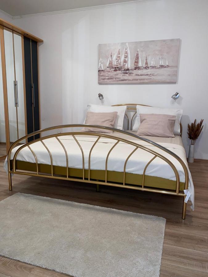Three bedroom apartment between Trogir&Split Kaštela Buitenkant foto