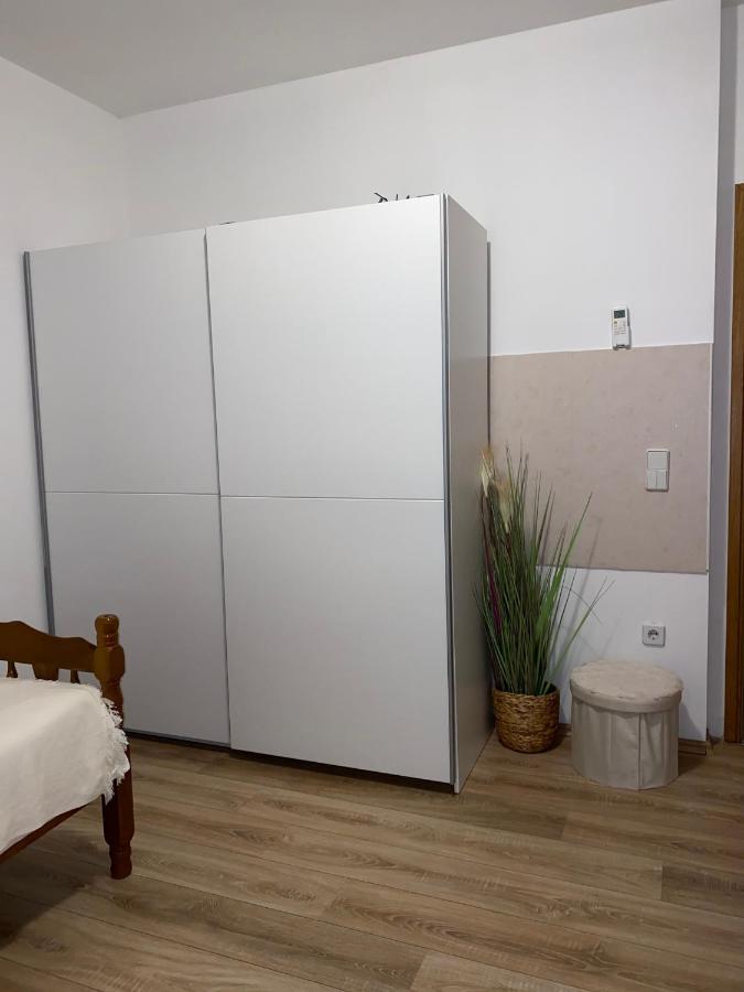 Three bedroom apartment between Trogir&Split Kaštela Buitenkant foto