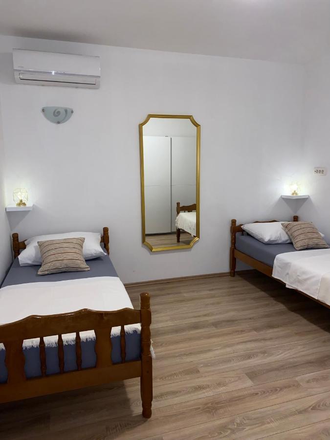 Three bedroom apartment between Trogir&Split Kaštela Buitenkant foto